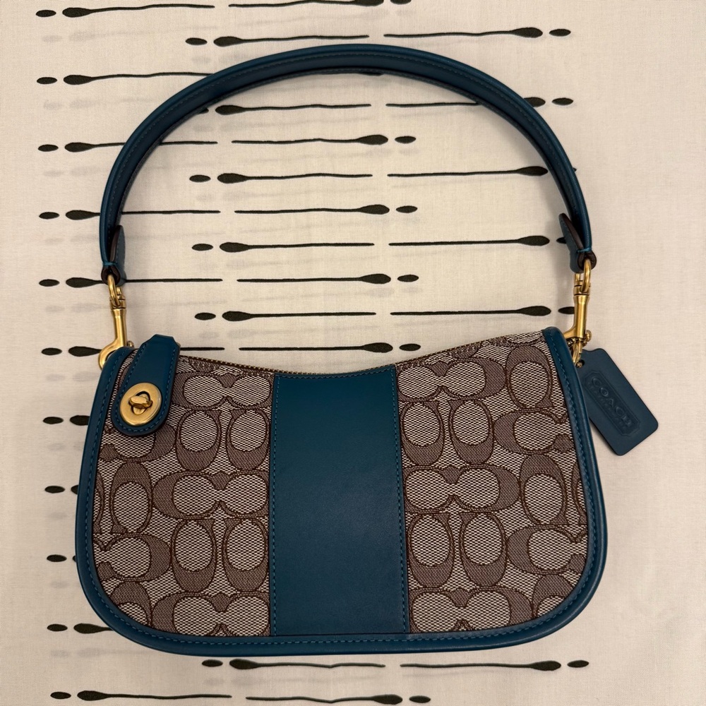 Coach Swinger Bag in Signature Jacquard in the Oak Deep Turquoise.
